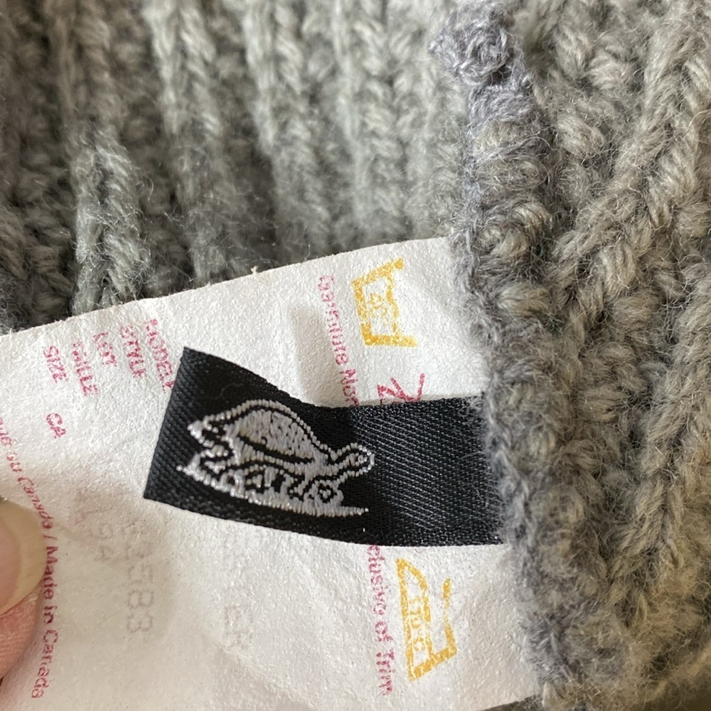 Turtle Fur Wool Knit Beanie Hat, Gray & Black with Red Design. OSFA. - Picture 4 of 9